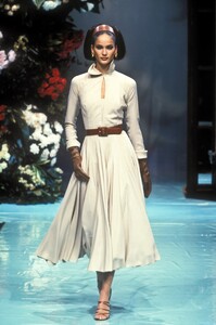 638643574_ChristianDior1996HauteCouture76.thumb.jpg.9ec1e7f187f9c666e4c9446388e9d509.jpg