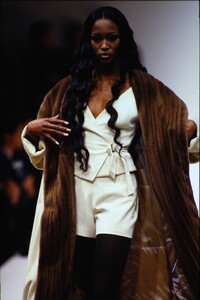 6464423_naomi-campbell(5).thumb.jpg.3cbde6cc3b515560ac2cf5e14f4fdac2.jpg