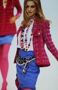 651710907_CHANEL-FW-1991-KAREN(5).thumb.jpg.8a1a4e3e77e46c2187e2ef375b40b0c0.jpg