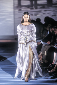 658016330_LouisFeraudCoutureFall19992.thumb.jpg.05f077913edca239c498e7dd214d2278.jpg