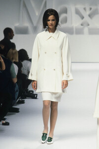 682611530_MaxMara1996WomenRTW19.thumb.jpg.9d0269a66db8e3c0aa206e55fa16421b.jpg