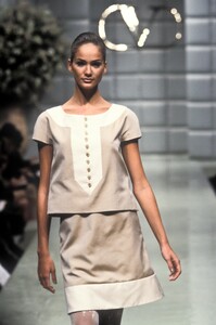 707642701_Valentino1996HauteCouture63.thumb.jpg.71f12d9e3c0d533edc83e2afa59471ee.jpg