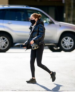        zoe040121BZNimage104.jpg