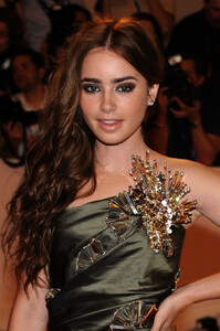 75582_LilyCollins_costume_institute_gala_10_122_405lo.jpg