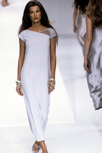 78710523_Valentino1999WomenRTW151.thumb.jpg.2e56c0cfdd0c775e38b3b5e20aa351f7.jpg