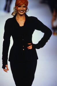 864307373_ChanelCoutureFall1992(1).thumb.jpg.a5b111940fd94e2603118cefee6a180f.jpg