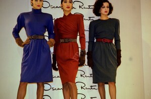 880050977_OSCARDELARENTAFALL-WINTER198602.thumb.jpg.0a89464fb4ac93d1a762d3bcc6682af0.jpg