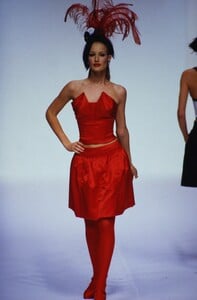 900029555_chanel-hc-fw-1994(5).thumb.jpg.43af5485b4ae1e8ba6237c5204db44ce.jpg