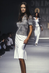 901334602_Missoni1996WomenRTW80.thumb.jpg.c5fce2907b3c9279f2ebde77ac9aecc5.jpg