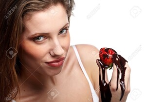 8878359-Portrait-de-belle-femme-avec-un-d-sert-au-chocolat-Banque-d'images.jpg