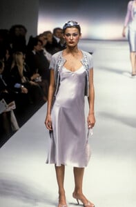 944997532_Blumarine1998WomenRTW69.thumb.jpg.bc7cd7e71e78e7ed0eccf2d195dee885.jpg