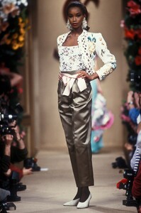 973134591_YvesSaintLaurent1992HauteCouture67.thumb.jpg.aca860ddda644c8bbf893de6a88d8f78.jpg