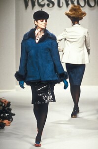 973471389_VivienneWestwood1996WomenRTW14.thumb.jpg.0a84605887df449b27d6015ab242a324.jpg