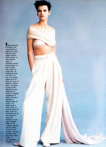 979274813_GlamourFranceJune1988AbsolumentSimpleMartinBrading.thumb.jpg.7987f03fed6fd7ca669859db743edc8b.jpg