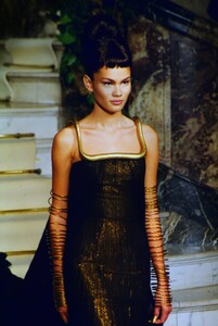 98311149_JeanPaulGaultierCoutureSpring1999(6).thumb.jpg.6dfe922f32ea8c5251a3fd0669d54047.jpg