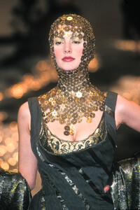 993867364_Givenchy1998HauteCouture69.thumb.jpg.b9d8db4a1031e3f570eba91d6ed09d60.jpg