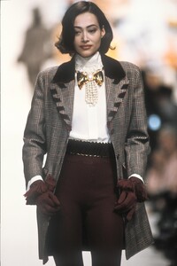 999752423_Valentino1991Fall(2).thumb.jpg.3689d7f55ddd3c36e884828de2f2d65f.jpg