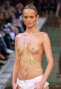 Amber-Valletta-Nude-Sexy-4.jpg