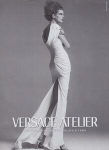 Avedon_Versace_Fall_Winter_1997_98_02.thumb.jpg.8a8957cf44177e73879c8daa2f56afed.jpg