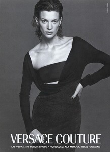Avedon_Versace_Fall_Winter_1997_98_08.thumb.jpg.26fdecebcfa65ef95a7eeee8c12a38fd.jpg