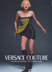 Avedon_Versace_Fall_Winter_1997_98_09.thumb.jpg.8507866fec2dfaa78705be0769fe77b9.jpg