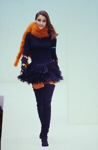 DOLCE-GABBANA-FALL-1991-10.thumb.jpg.f1e3d7c9296664b0165c413c37ab639f.jpg