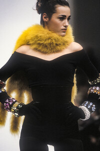 DOLCE-GABBANA-FALL-1991-20.thumb.jpg.1d516db8934aaa539e63ad615b9351aa.jpg