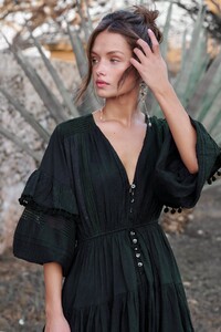 Daya-V-Neck-Black.jpg