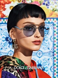 Dolce-Gabbana-Eyewear-Spring-2021-Campaign01.thumb.jpg.a126b9bf2f88ba259e1918248bada578.jpg