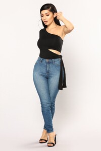 Fashion_Nova_12-05-17-1456_1414x2121.jpg