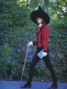 Hats_Elgort_US_Vogue_September_1992_16.thumb.jpg.db9d85103163b2cb41d3bce72ea2ec6a.jpg