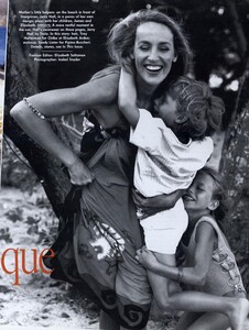 Jagger_Snyder_US_Vogue_May_1991_02.thumb.jpg.b16f7df2fc68980374b26e87da15b8a7.jpg