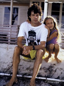 Jagger_Snyder_US_Vogue_May_1991_04.thumb.jpg.27aabff4d7dd841e405d037e846139ad.jpg