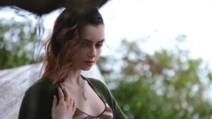 Lily-Collins_-Shape-2017(Behind-the-Scenes)--05-662x372.jpg