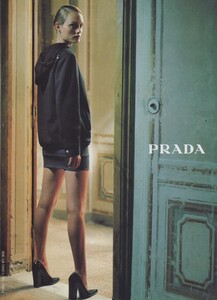 Luchford_Prada_Fall_Winter_1997_98_10.thumb.jpg.a9e3ec36d05e45fd1847fb801ddb8bcc.jpg