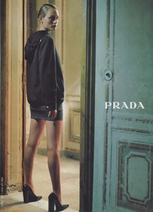 Luchford_Prada_Fall_Winter_1997_98_10.thumb.jpg.c37e0326f0616f532be9dd4158028856.jpg
