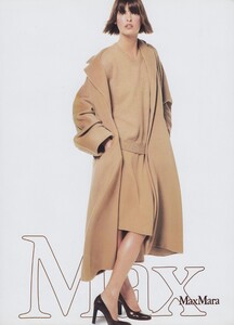 Meisel_Max_Mara_Fall_Winter_1997_98_01.thumb.jpg.50a240330c2f9711fb383b60115dbd74.jpg