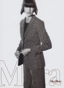 Meisel_Max_Mara_Fall_Winter_1997_98_03.thumb.jpg.4d19916f97170ba373df27fd5302db3a.jpg
