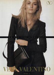 Meisel_Valentino_Fall_Winter_1997_98_01.thumb.jpg.a23ce6273174ad84c3f479ae3ab51cf4.jpg