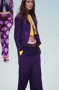 PERRY-ELLIS-SPRING-1993-6.thumb.jpg.6058e7ec62682cd0e78a42e4973baccd.jpg