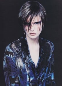 Roversi_Giorgio_Armani_Fall_Winter_1997_98_03.thumb.jpg.a6f0ae2cecd34cf09ead4b0497721c9a.jpg