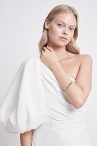 S57-20RE9044_Form_Asymmetric_Cuff_Gold-20753-Aje-0143.jpg