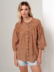 STELLA-BLOUSE23_2000x_55b3191c-ba82-4610-8f6e-e18fd23bae4f_result.jpg