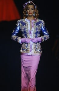 VALENTINO-COUTURE-FALL-1992-1-KAREN-MULDER-2.thumb.jpg.7f0c58b6d91610c3864918282a6f51d2.jpg