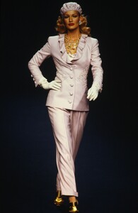 VALENTINO-COUTURE-FALL-1992-1-KAREN-MULDER-5.thumb.jpg.273508ce4bb2189e1edc1dd83d34b95e.jpg