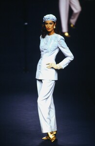 VALENTINO-COUTURE-FALL-1992-1-YASMEEN-GHAURI-1.thumb.jpg.52f6a664581ae7d70dc1dd8bef9091f4.jpg