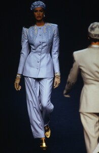 VALENTINO-COUTURE-FALL-1992-1-YASMEEN-GHAURI-4.thumb.jpg.aadfac2a9e810aa94a648b47bb694c23.jpg