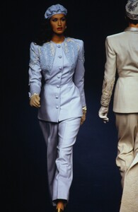 VALENTINO-COUTURE-FALL-1992-1-YASMEEN-GHAURI-5.thumb.jpg.0e27ea76a3c00b4d2f9414168482a461.jpg