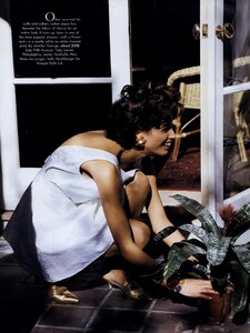 White_Snyder_US_Vogue_May_1991_03.thumb.jpg.46065848d3928a3dc045647d36b2213b.jpg