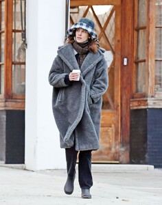 alexa-chung-and-orson-fry-out-in-london-01-10-2021-3.jpg